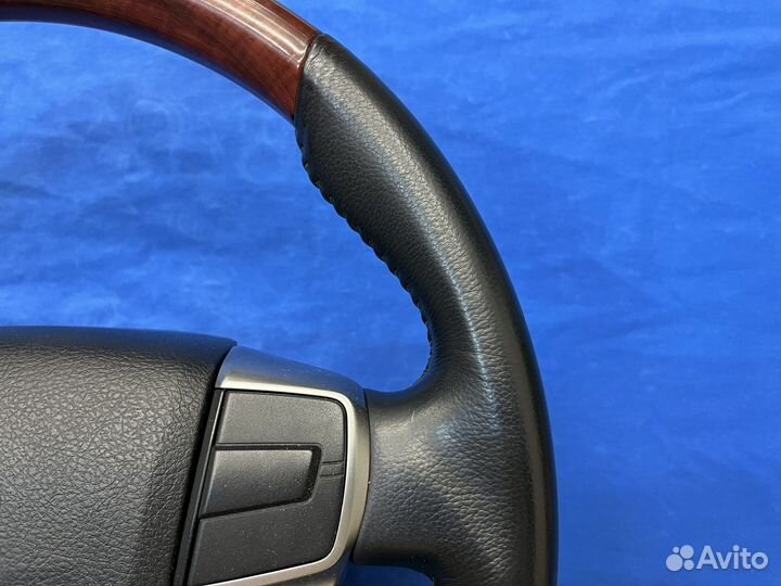 Оригинальный руль с косточкой Toyota Mark X 130