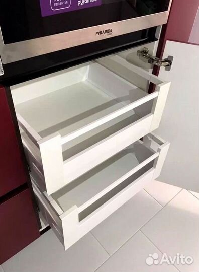 Кухонный гарнитур в современном стиле на заказ