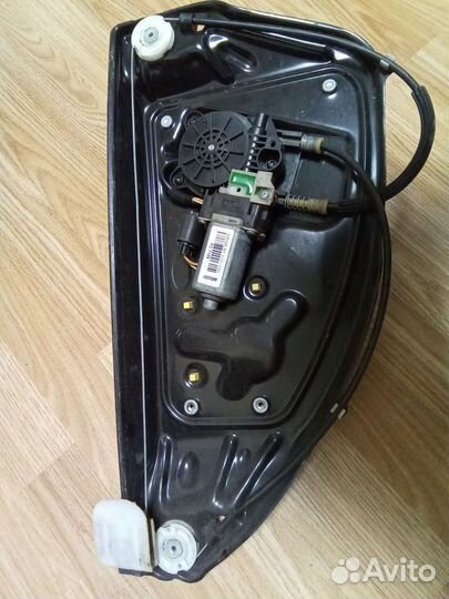 Стеклоподъемник электр.задний левый LR Freel2