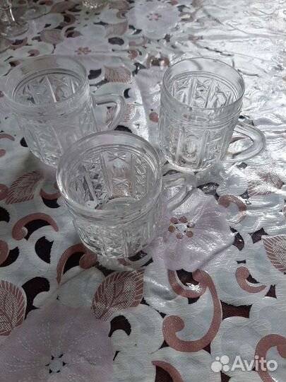 Бокалы, рюмки, соусница