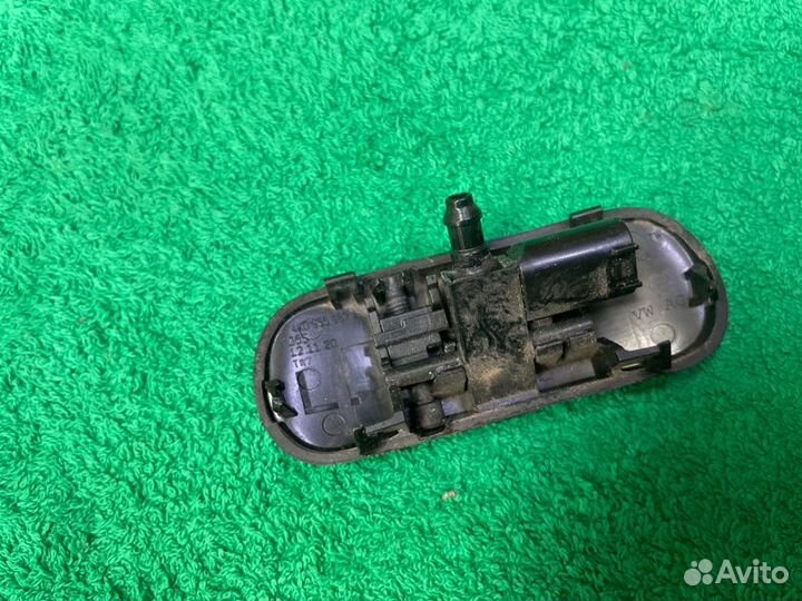 Форсунка омывателя левая Audi A6 C8 dlha 2021