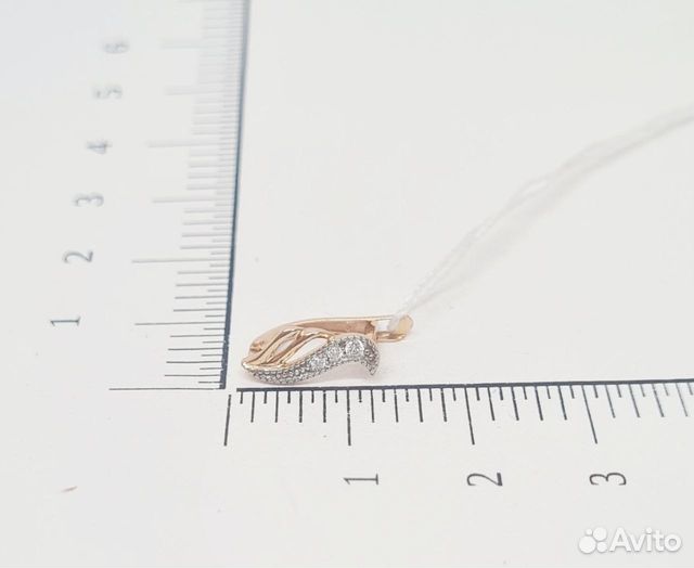 Золотые серьги с камнем