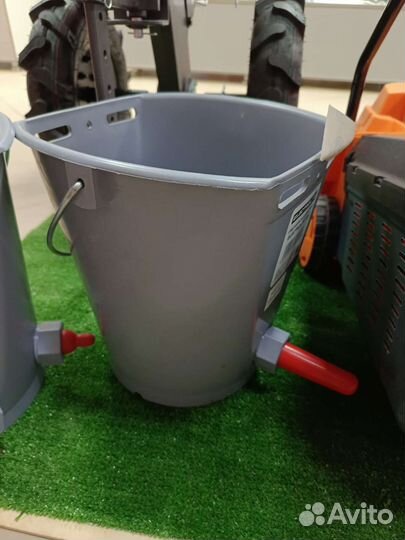 Ведро для выпойки телят