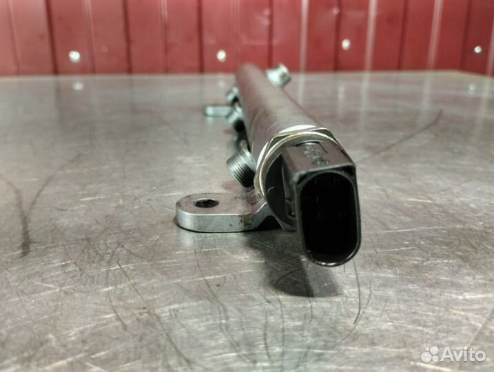 Топливная рампа правая Mercedes E-Class W211 OM642