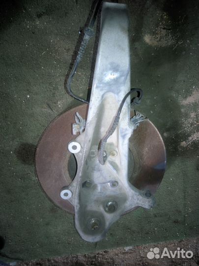 Кулак поворотный передний Bmw 7-Series F02