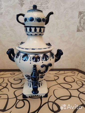 Гжель. Самовар декоративный с чайником. Фарфор