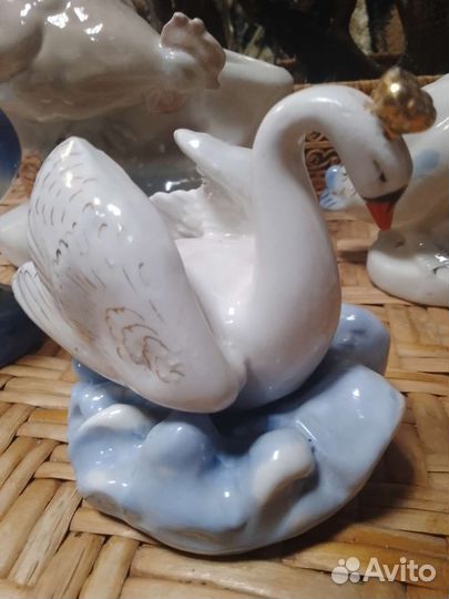 Статуэтки.Царь лебедь.Курица и жук.Волки. Бульдог