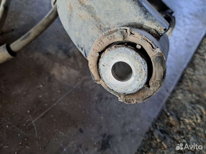 Цапфа Задняя левая Range Rover Vogue