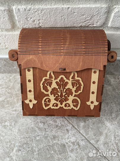 Деревянный сундучок-шкатулка