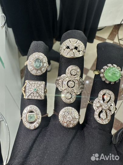 Золотые кольца с бриллиантами и изумрудами 583750