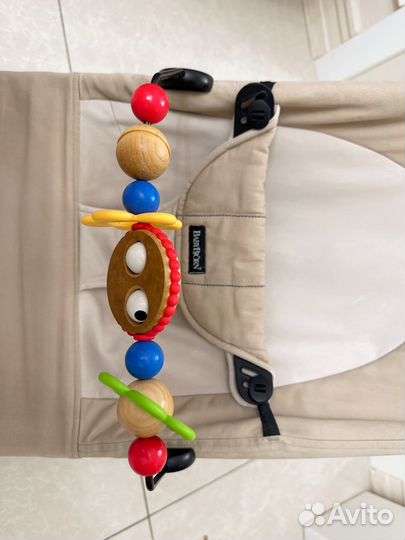 Шезлонг babybjorn с игрушкой + доп чехол