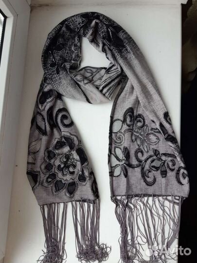 Красивый тонкий шарф
