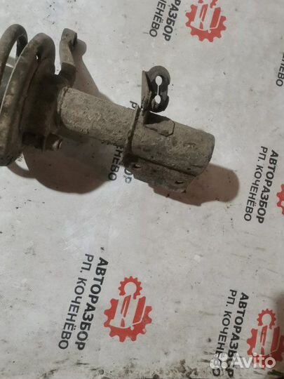 Стойка подвески передняя левая Москвич 2141