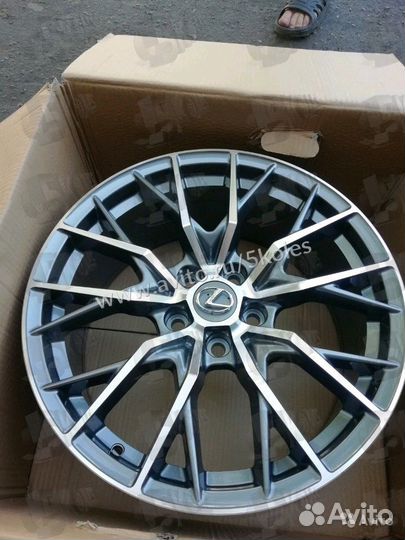 Новый комплект дисков на Lexus R19