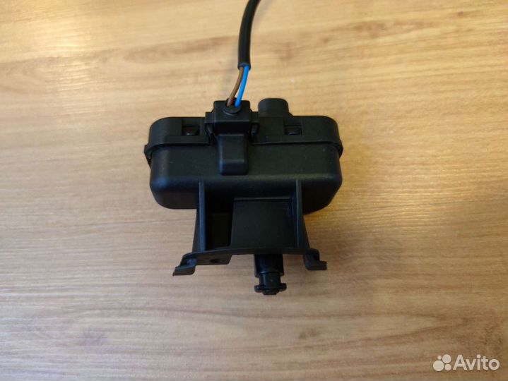 Замок лючка бензобака Тигуан