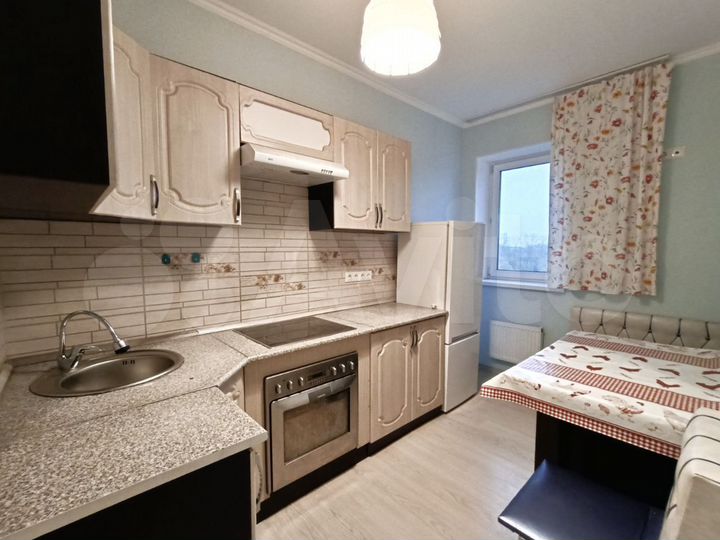 2-к. квартира, 57 м², 5/17 эт.