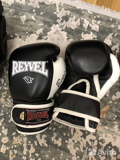 Боксерские перчатки