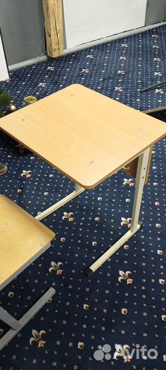 Школьная парта и стул