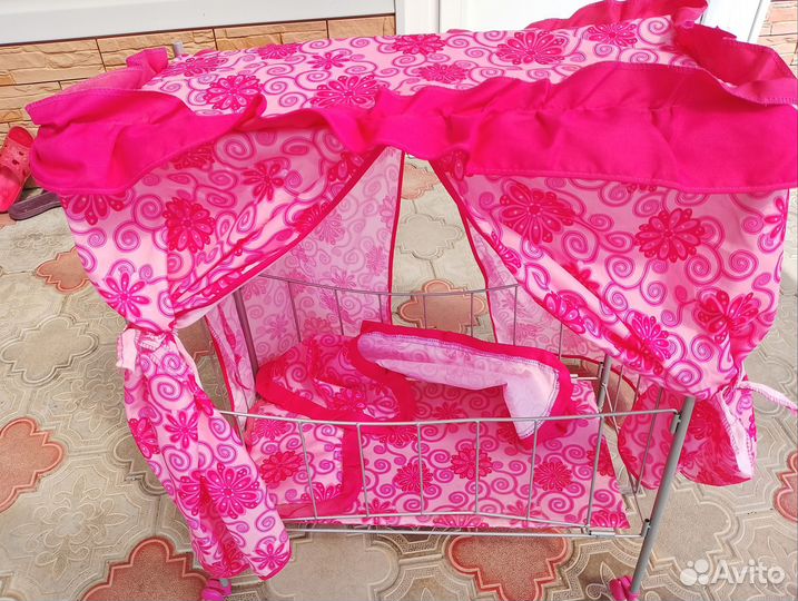 Стульчик для кормления кукол и кроватка