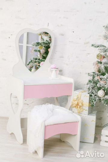 Детский туалетный столик трюмо с зеркалом и пуфом