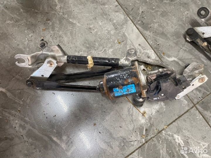 Трапеция стеклоочистителя с электромотором Kia Rio