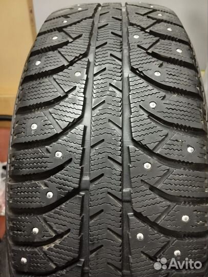 Bridgestone Ice Cruiser 7000 215/60 R15