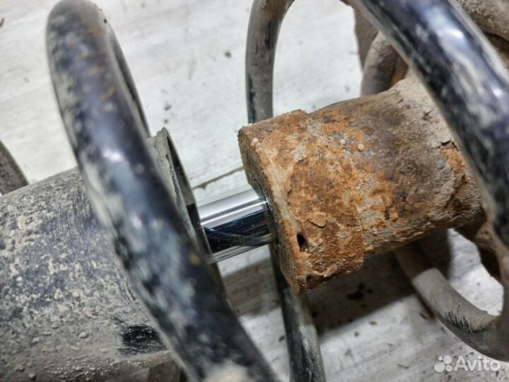 Стойка передняя правая Datsun / LADA