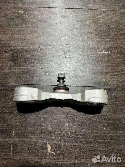 Нижняя траверса BMW R1250RT 20г