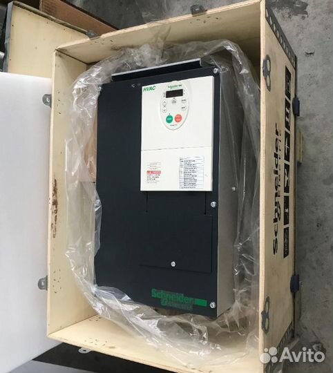 Преобразователь Schneider Electric ATV212HD30N4