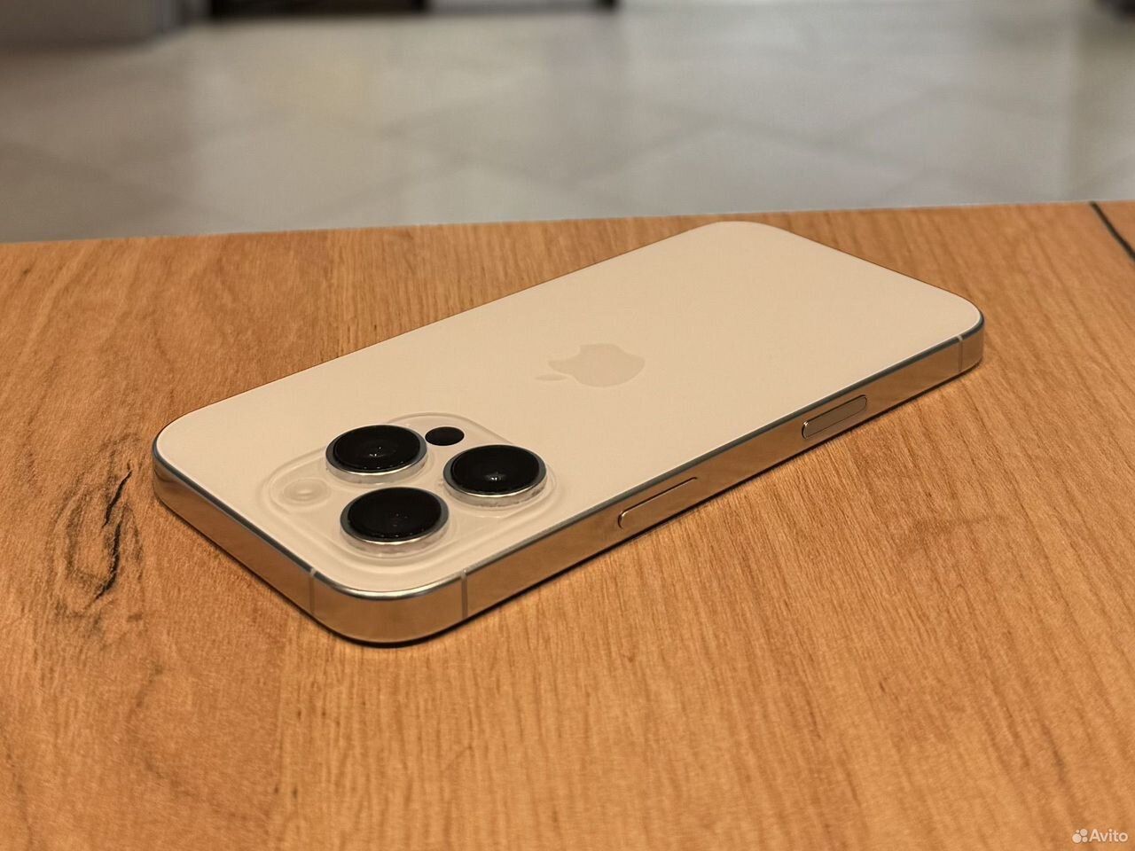 iPhone 16 Pro, 256 ГБ, SIM + eSIM