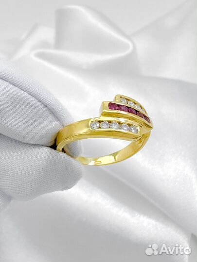 Золотое кольцо с бриллиантами 750 / 4.41 гр