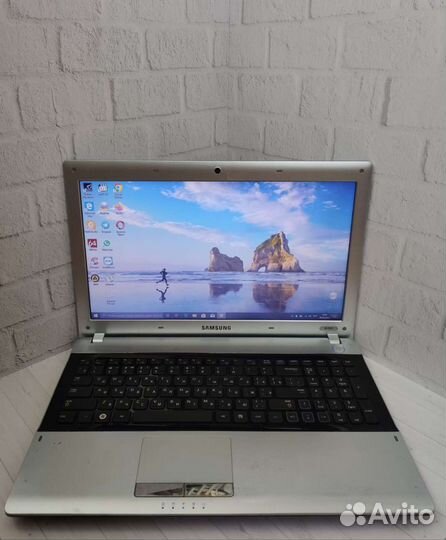 Ноутбук Samsung Core i3/GT 520m/4 Гб