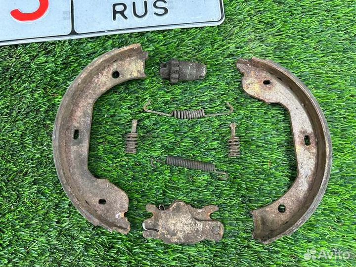 Колодки стояночного тормоза задние Bmw 7 E66