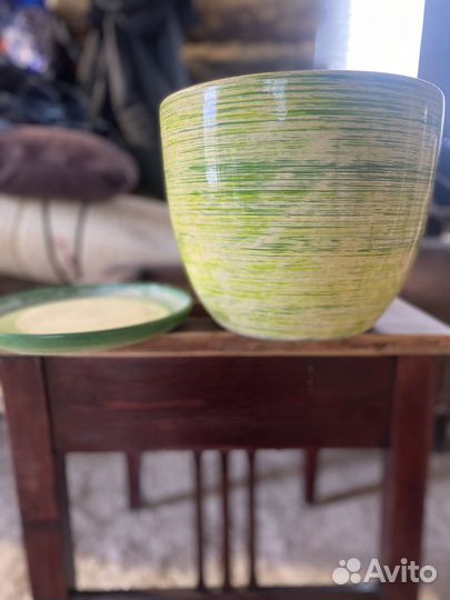 Большой цветочный горшок