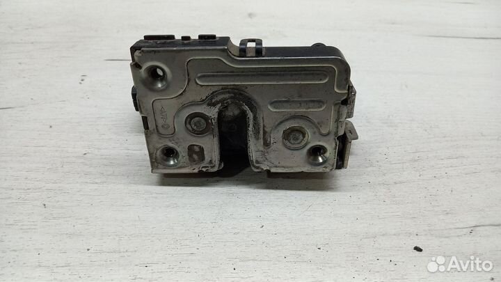 Замок двери передней правой Renault Logan 1