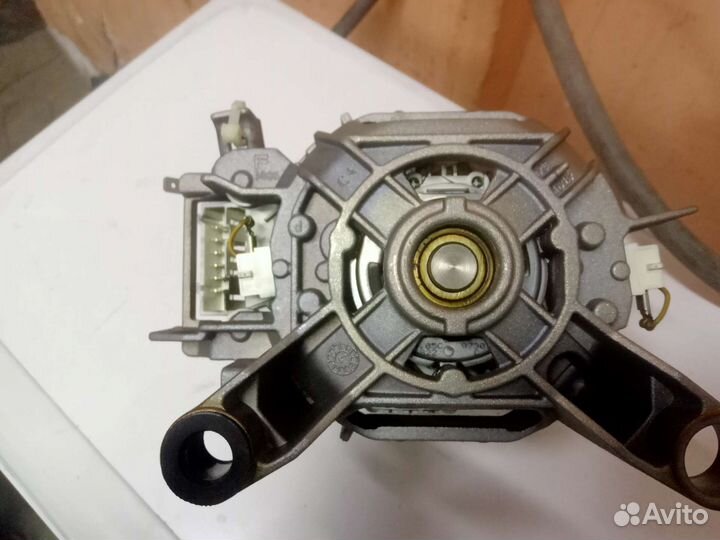 Двигататель стиральной машины Bosch max