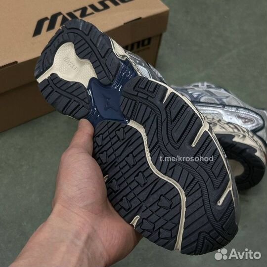 Мужские кроссовки mizuno