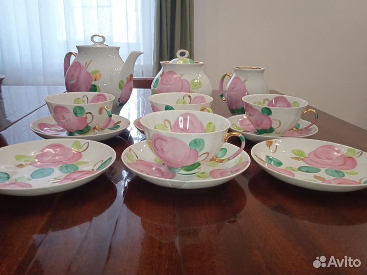 Предметы от чайного сервиза Дулево