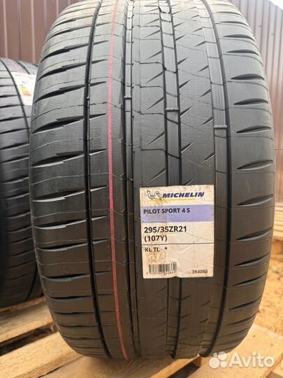 Michelin Pilot Sport 4 S 295/35 R21 и 315/30 R22