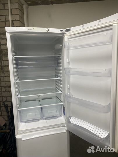 Холодильник Indesit 2.камеры. Отл-е Сост-е