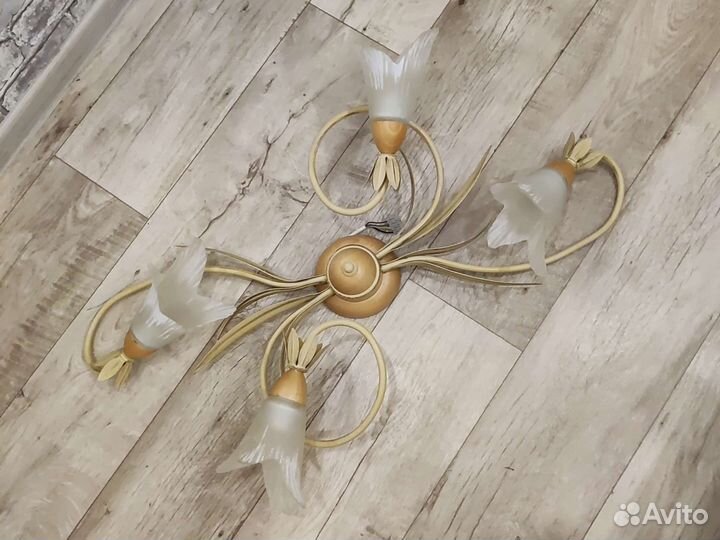 Люстра потолочная и бра