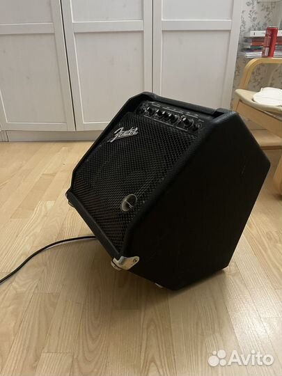 Басовый комбоусилитель Fender Bassman 25