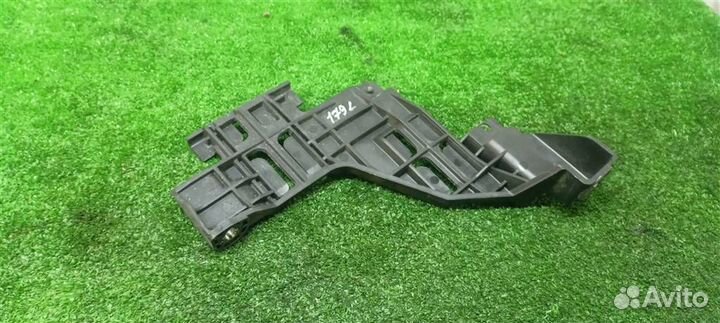 Кронштейн фары левый Audi Q5