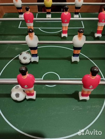 Настольный футбол на ножках