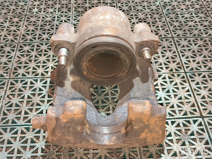 Суппорт передний правый Vоlkswаgеn Gоlf 5