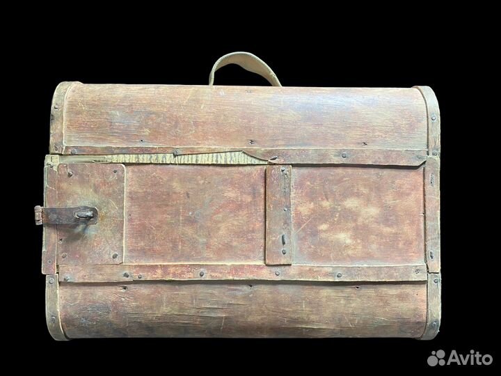 Старинный, большой чемодан (дерево)