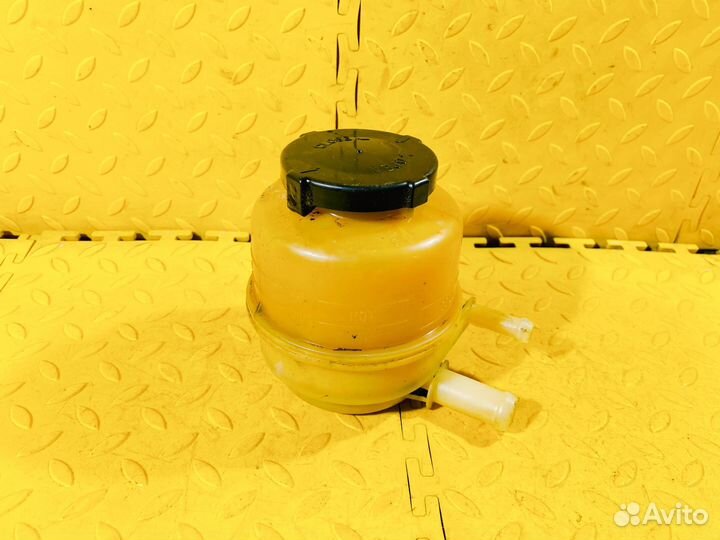 Бачок гур Toyota Vista V20 1986-1991