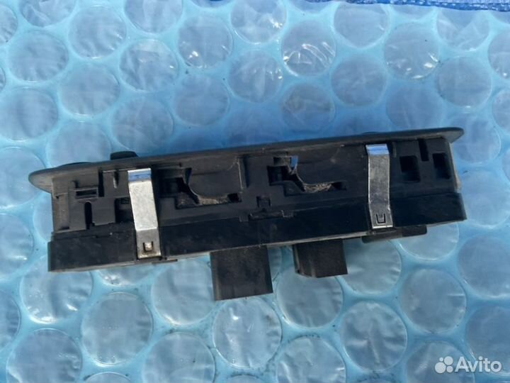 Блок управления стеклоподъемниками передний левый