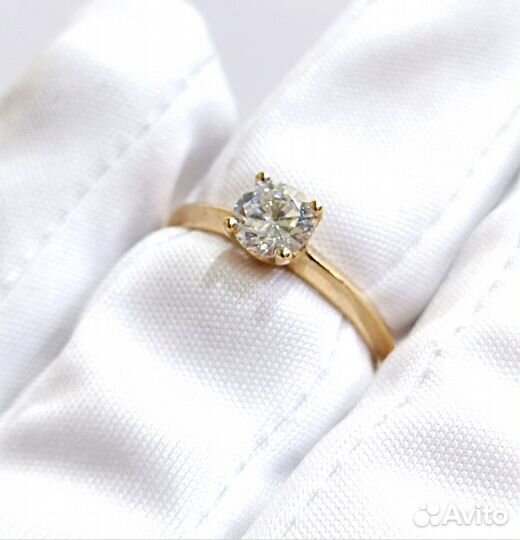 Золотое кольцо с камнем 16р