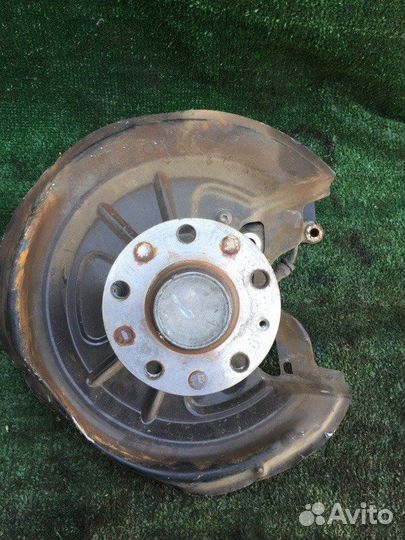 Кулак задний левый Volkswagen Golf 5 1K1 BLF 2007